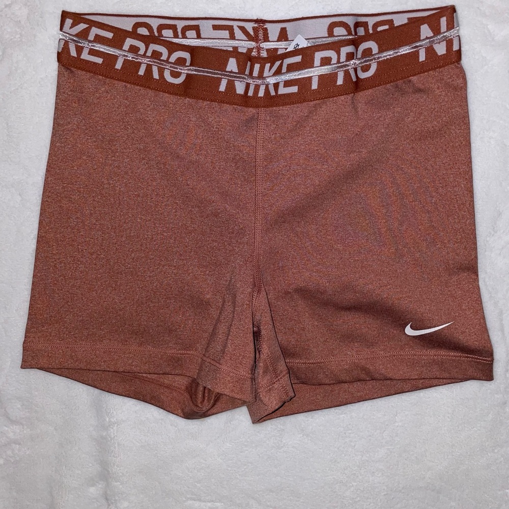 Orange women’s nike short, 3“ inseam, workout shorts, size: medium
